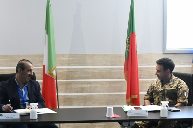 6. il comandante del multinational cimic group  colonnello zuzzi  con il capo delegazione libanese