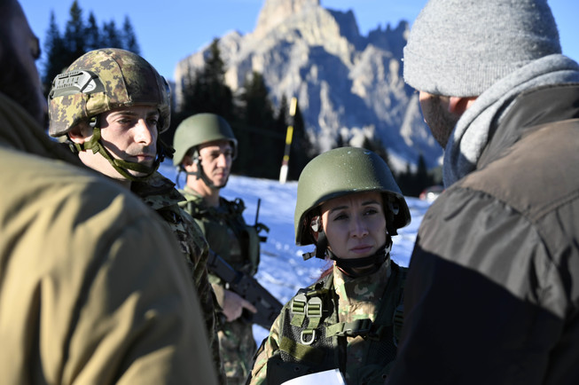 Cimic operators with civil actors