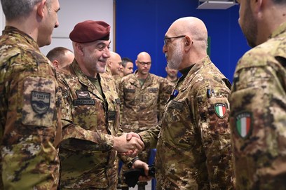4. il capo di stato maggiore dell'esercito incontra lo staff